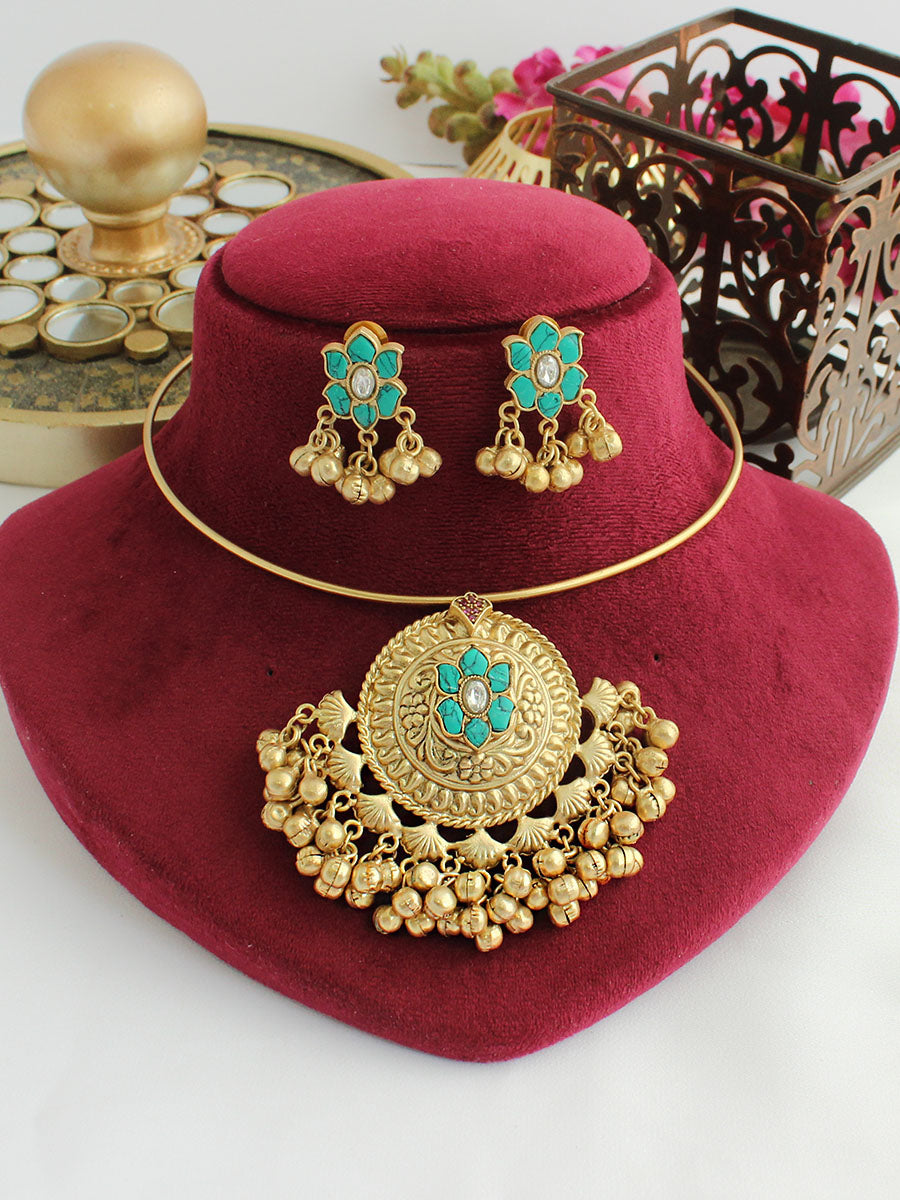 Pragya Hasli Necklace Set