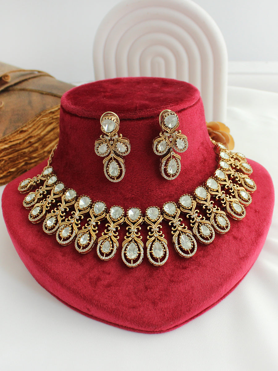 Ziana Necklace Set