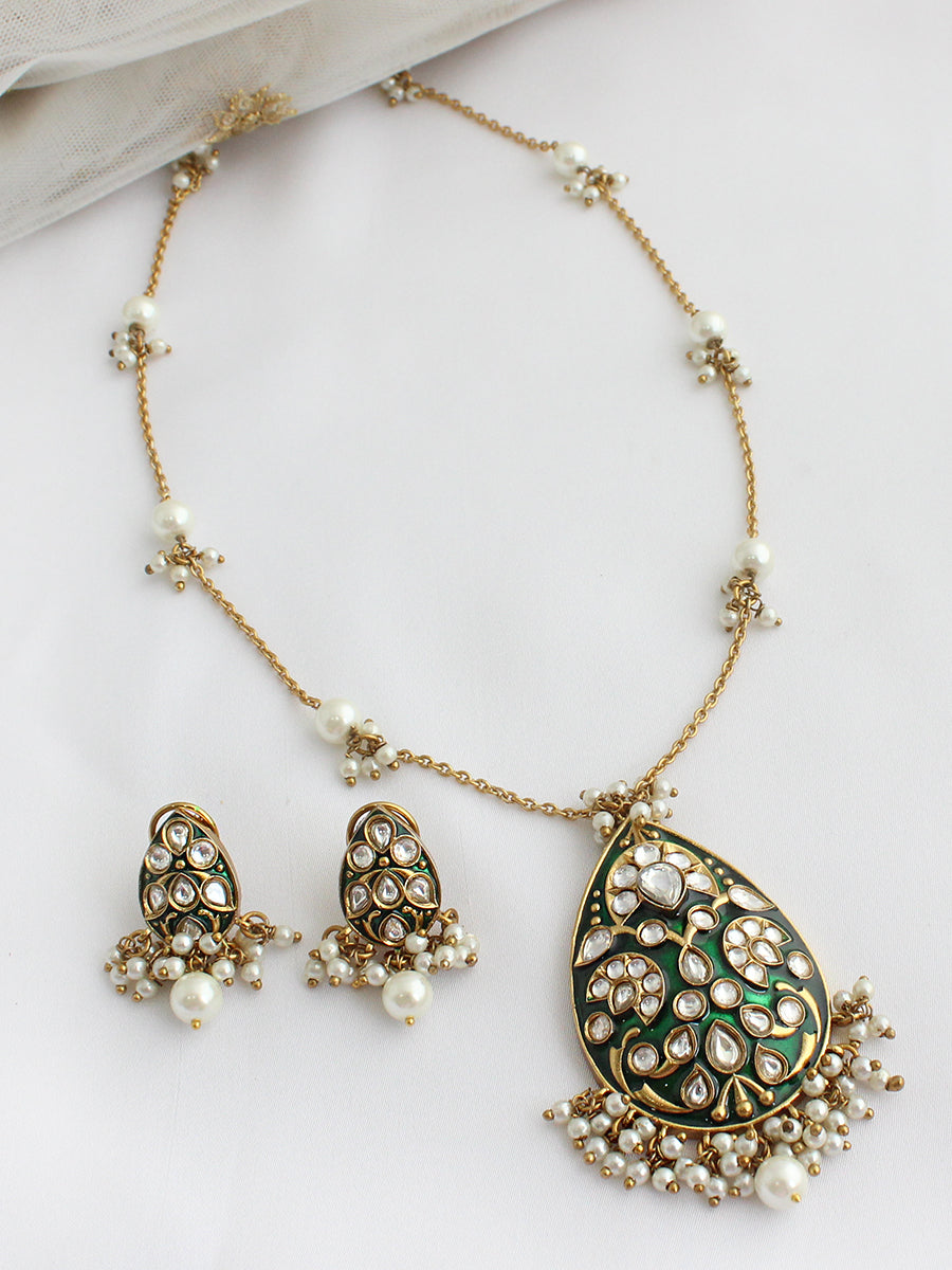 Nirvika Pendant Chain Necklace Set