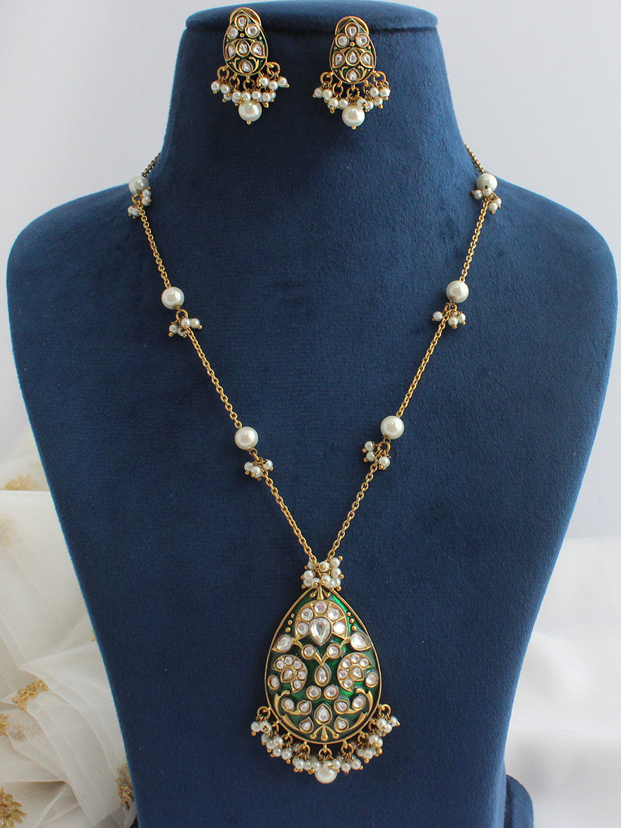 Nirvika Pendant Chain Necklace Set
