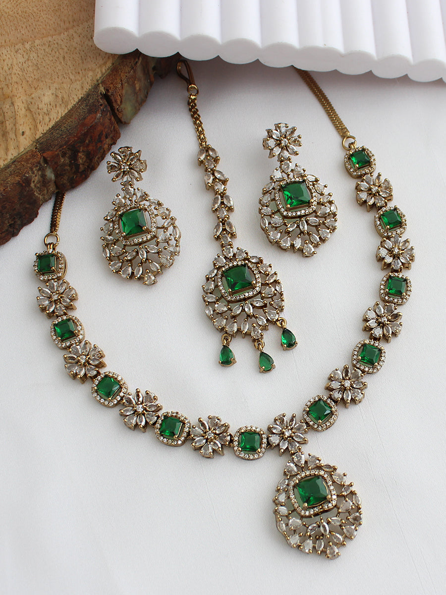 Aania Necklace Set