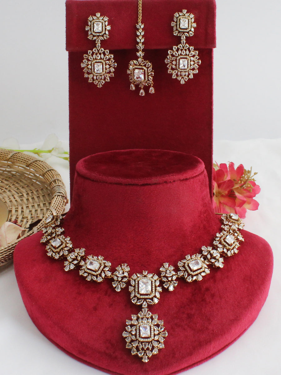 Ziana Necklace Set