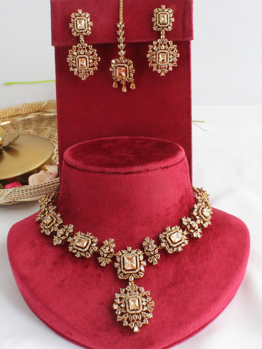 Ziana Necklace Set