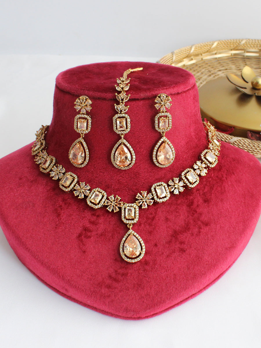 Manira Necklace Set 