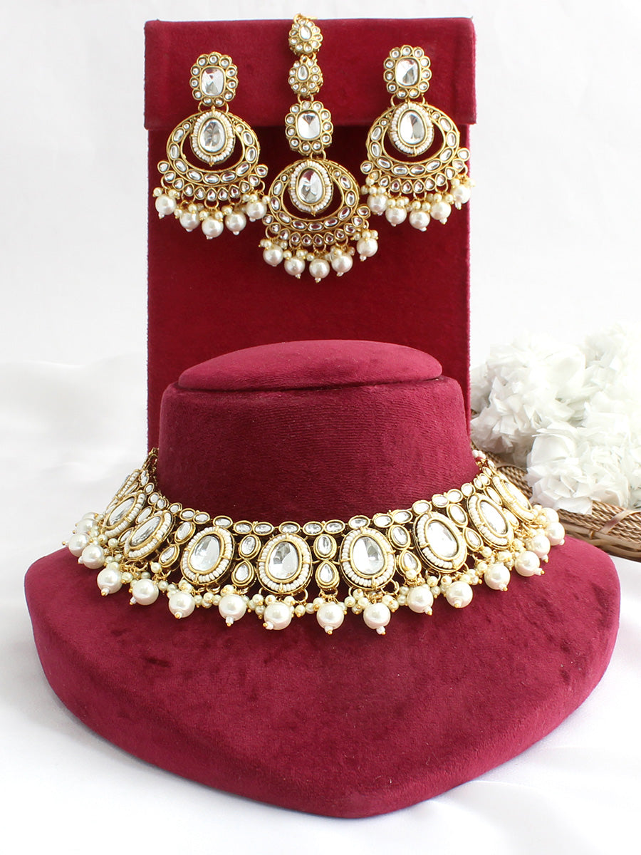 Manvika  Necklace Set