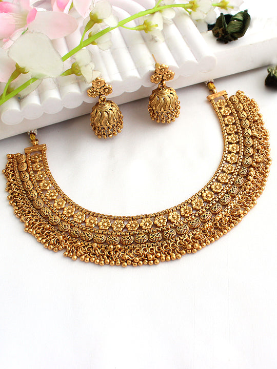 Nandita Necklace Set-Gold
