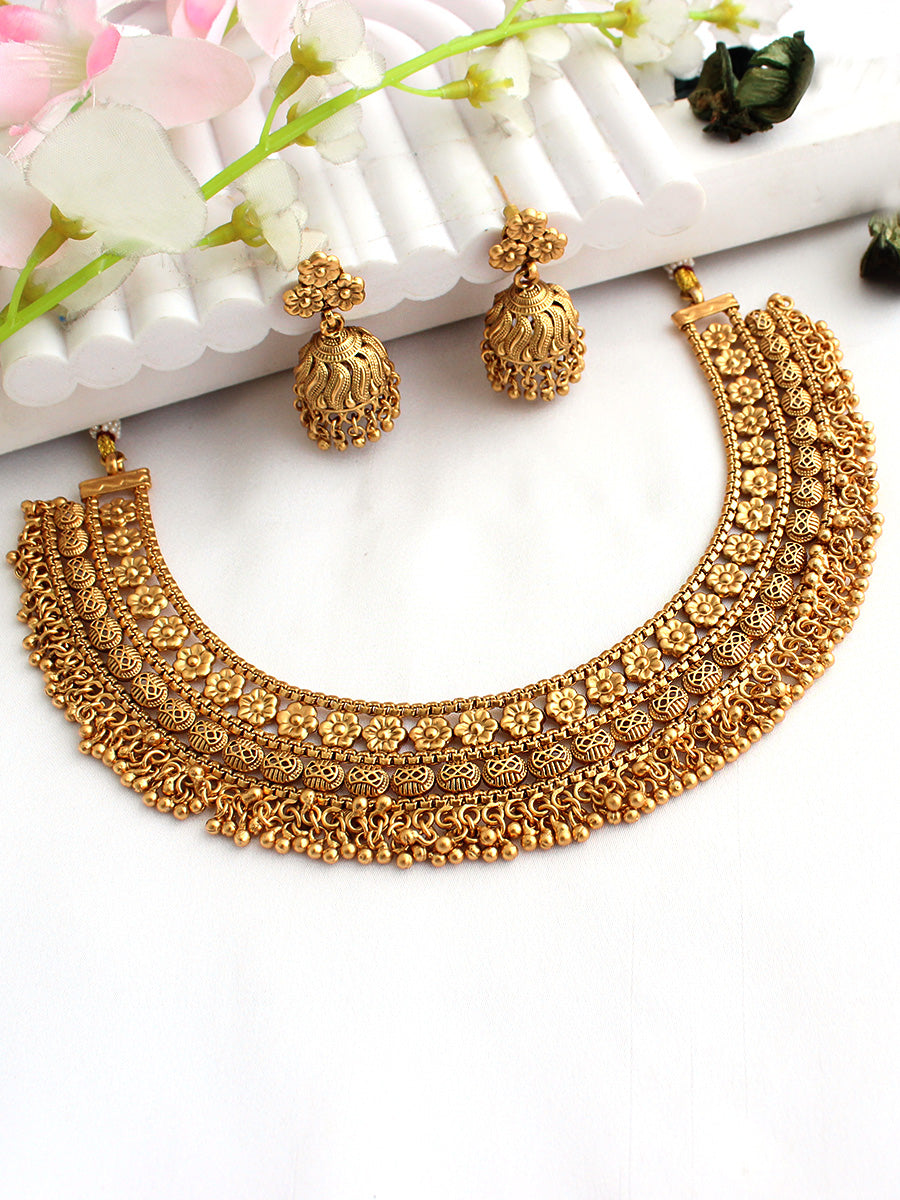 Nandita Necklace Set-Gold