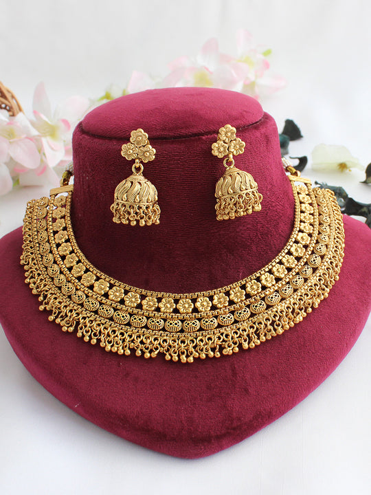 Nandita Necklace Set-Gold
