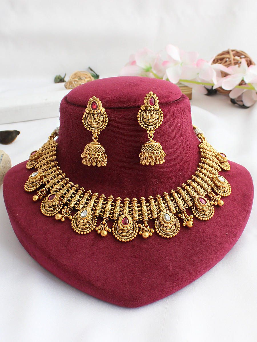 Tanishri Necklace Set
