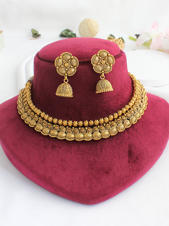 Pratima Necklace Set