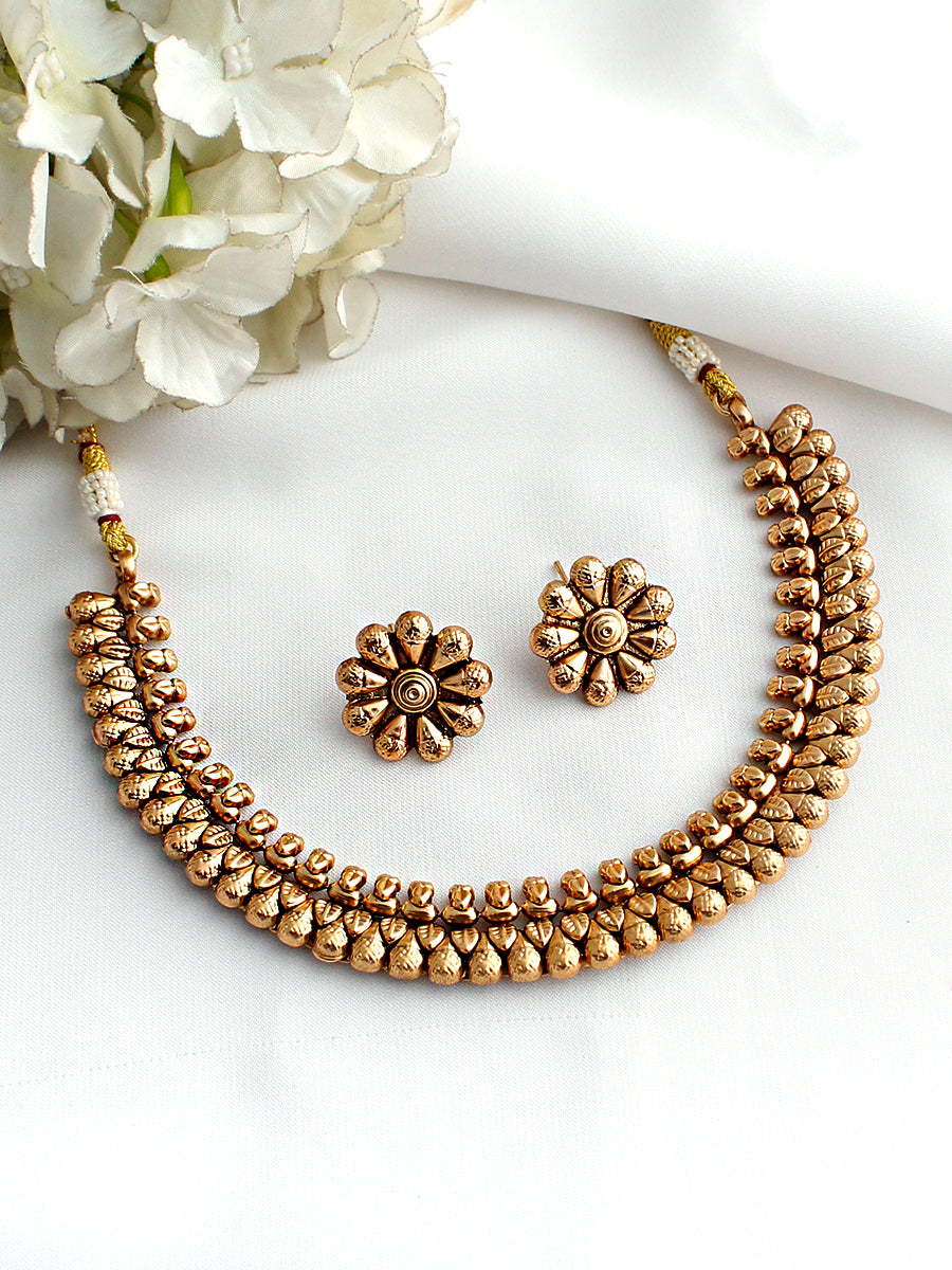 Ishvi Necklace Set-Gold