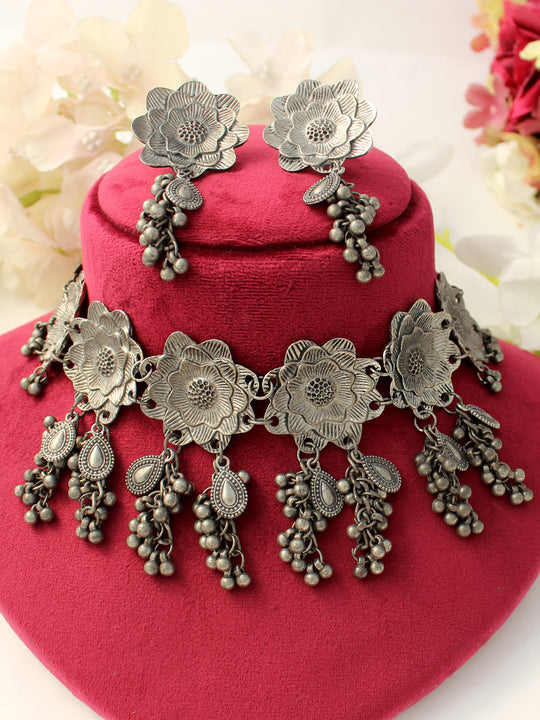 Kalindi Necklace Set-Silver