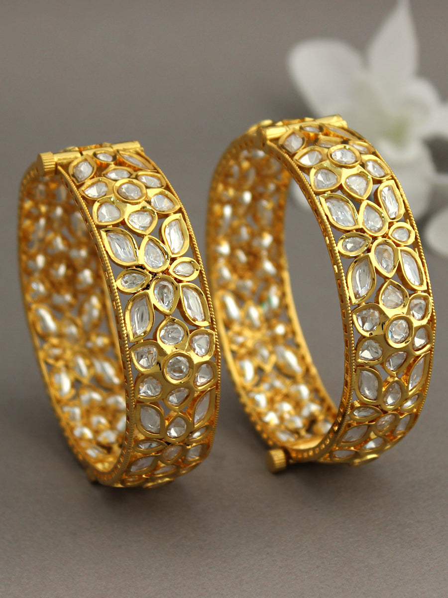 Pranika Bangle Set-White