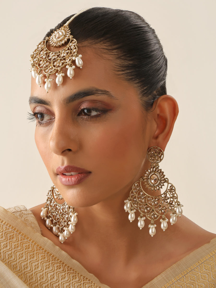 Aparna Earrings & Tikka