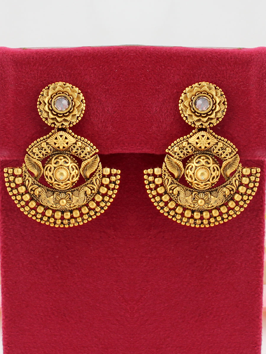 Prajna Dangle Earrings golden