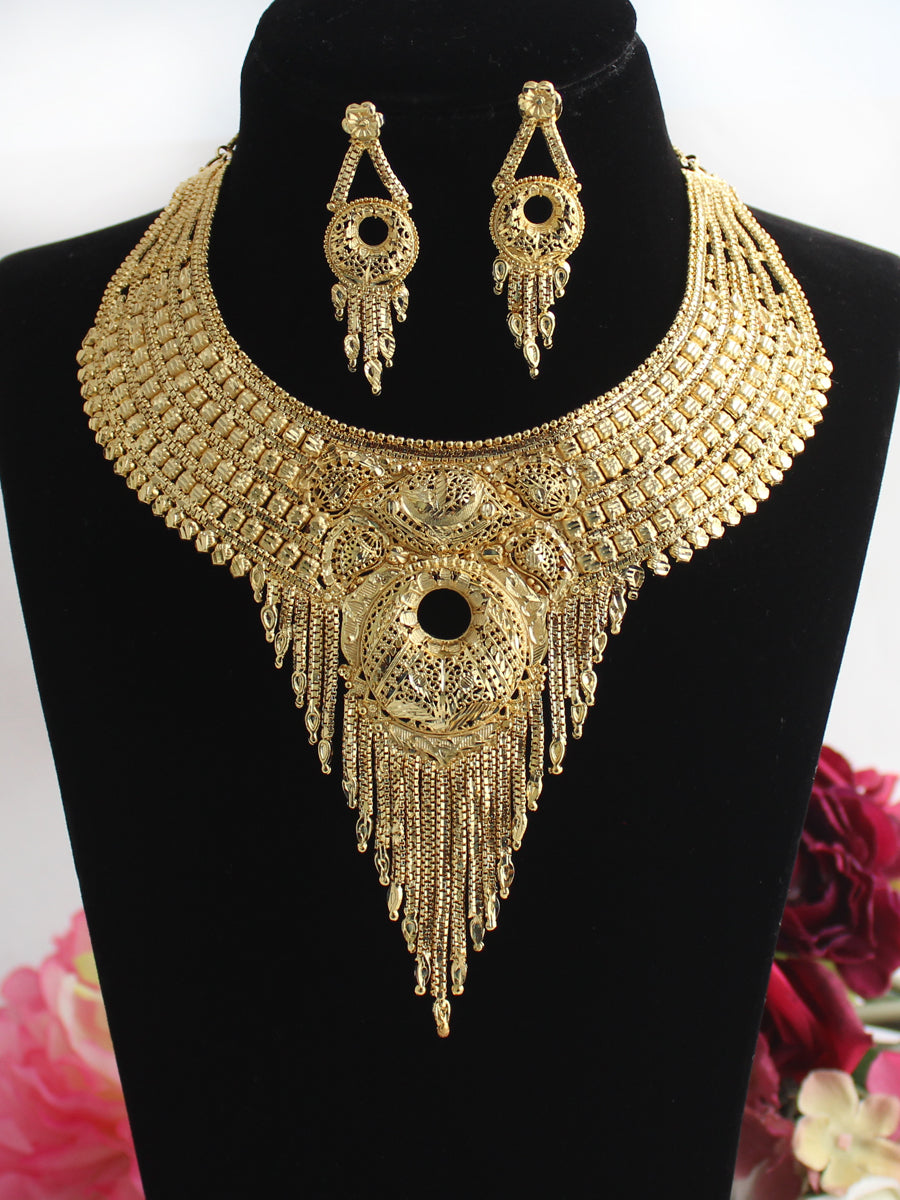 Preeti Necklace Set-Golden