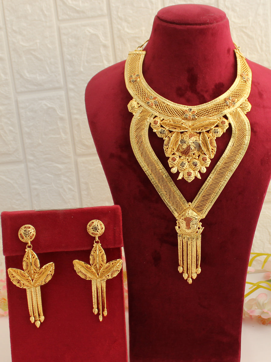 Varuni Necklace Set-Gold