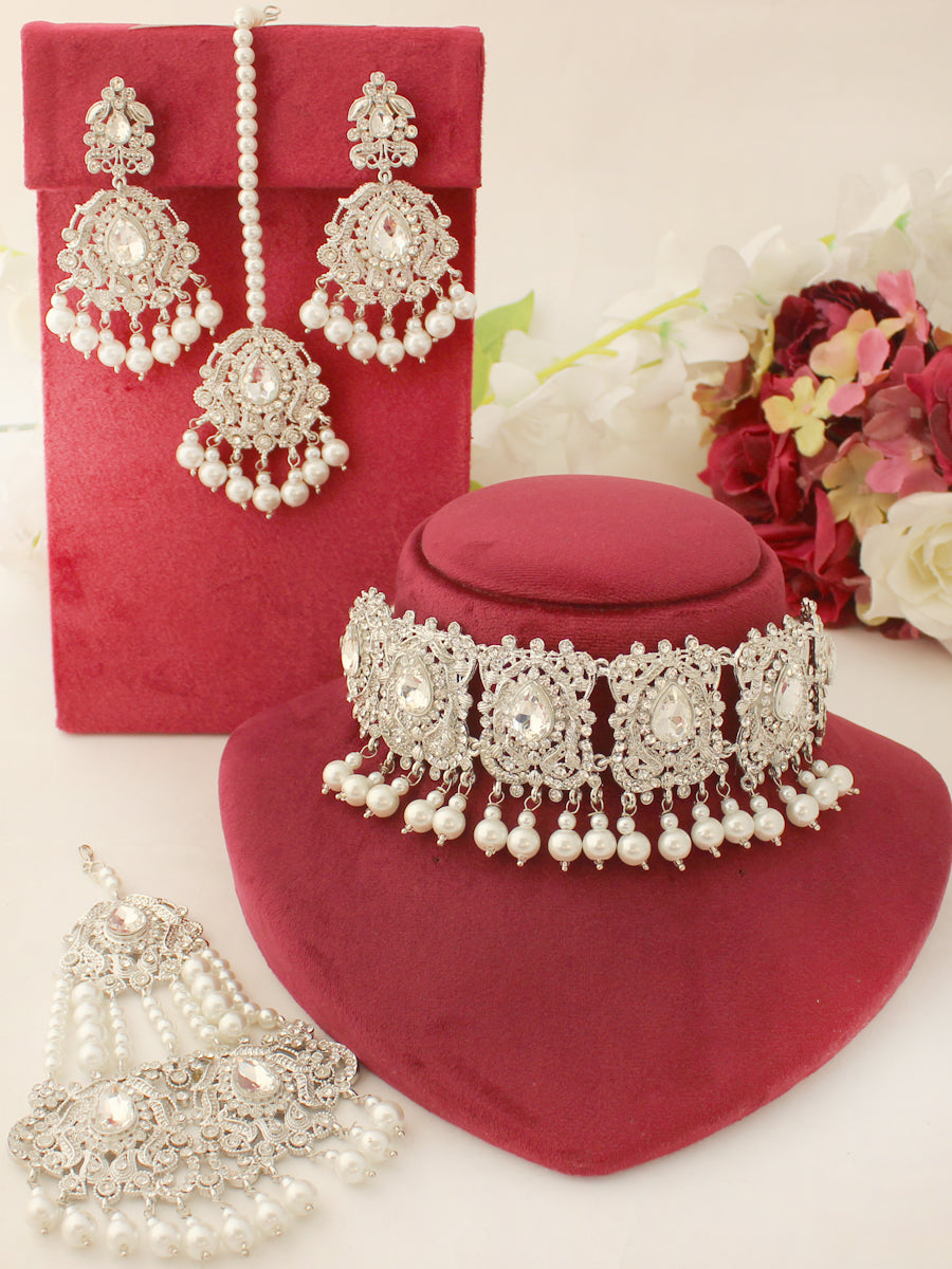 Adhira Choker Necklace Set