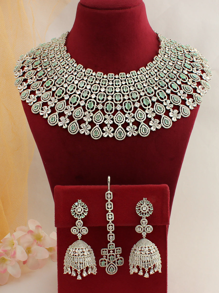 Nayra Bib Necklace Set